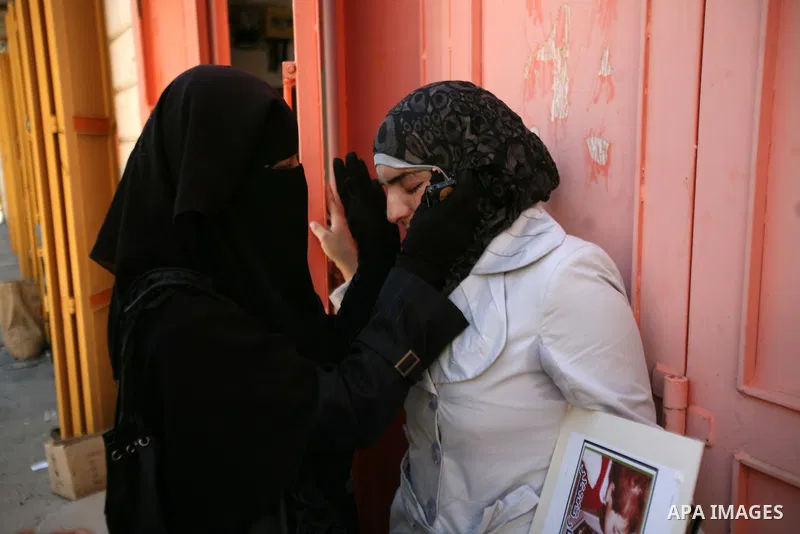 A Palestinian girl cries during rally supporting Palestinian inmates on hunger strike since mid-April 2012, in the West Bank City of Hebron, May 7, 2012. A Palestinian rights group said recently that half of about 5,000...