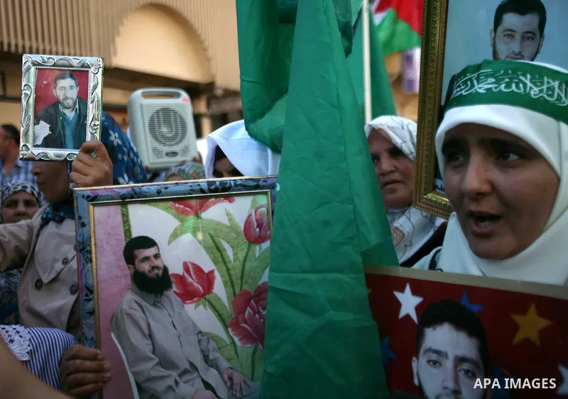 Palestinians participate in a rally supporting Palestinian inmates on hunger strike since mid-April 2012, in the West Bank City of Hebron, May 7, 2012. A Palestinian rights group said recently that half of about 5,000 Pa...