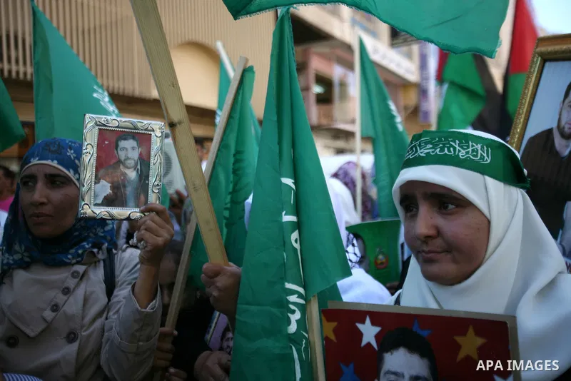 Palestinians participate in a rally supporting Palestinian inmates on hunger strike since mid-April 2012, in the West Bank City of Hebron, May 7, 2012. A Palestinian rights group said recently that half of about 5,000 Pa...