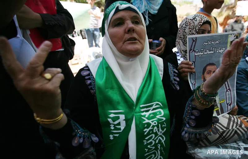 Palestinians participate in a rally supporting Palestinian inmates on hunger strike since mid-April 2012, in the West Bank City of Hebron, May 7, 2012. A Palestinian rights group said recently that half of about 5,000 Pa...