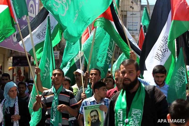 Palestinians participate in a rally supporting Palestinian inmates on hunger strike since mid-April 2012, in the West Bank City of Hebron, May 7, 2012. A Palestinian rights group said recently that half of about 5,000 Pa...