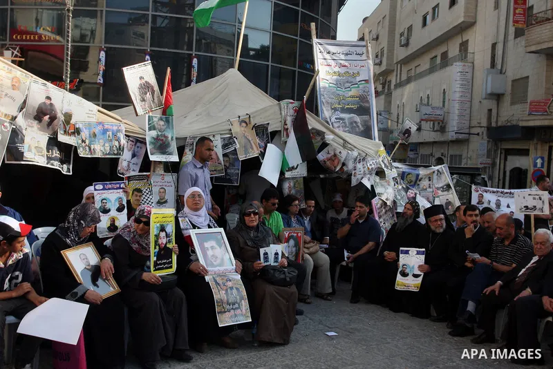 Palestinians participate in a rally supporting Palestinian inmates on hunger strike since mid-April 2012, in the West Bank City of Ramallah, May 9, 2012. A Palestinian rights group said recently that half of about 5,000...