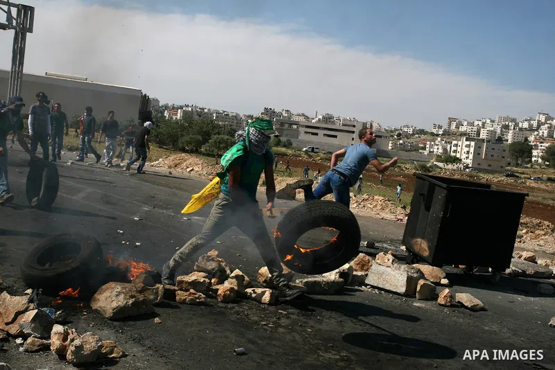Palestinian protesters burn tyres during clashes with Israeli soldiers outside the Ofer Prison near the West Bank city of Ramallah on May 11, 2012 following a demonstration in support of Palestinian prisoners on hunger s...