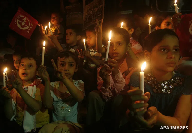 Palestinian children light candles, during a rally outside a tent solidarity with prisoners who have been waging a hunger strike in Israeli jails, in Gaza City May 11, 2012. A hunger strike by Palestinian prisoners again...