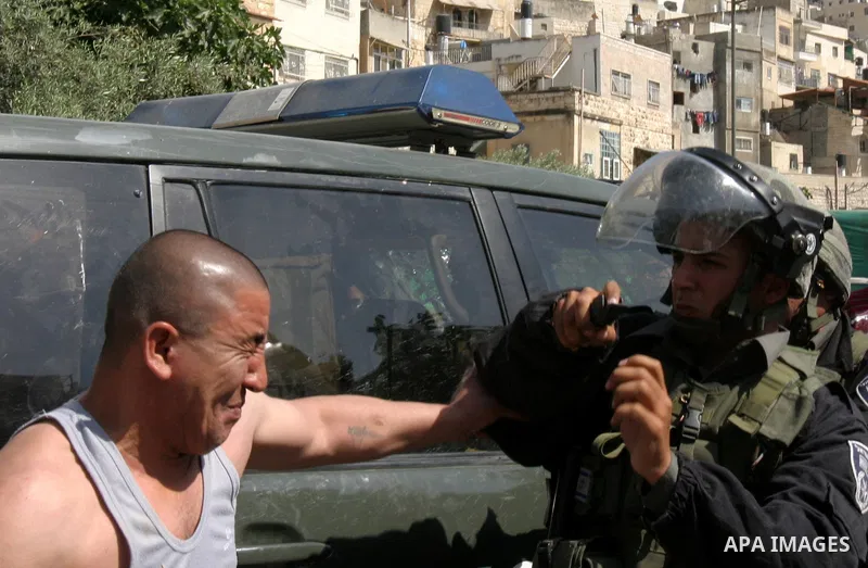 A Palestinian man scuffle with Israeli police, after arresting a Palestinian during clashes between Palestinian youth and the Israeli police in the east Jerusalem neighbourhood of Silwan on May 12, 2012. Israel is to rep...
