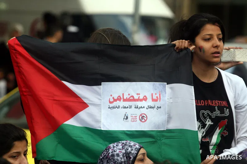 Palestinians take part in a rally in support of Palestinian prisoners holding a hunger strike in Israeli prisons, in the West Bank city of Ramallah May 13, 2012. Palestinian president Mahmud Abbas warned of a "national d...