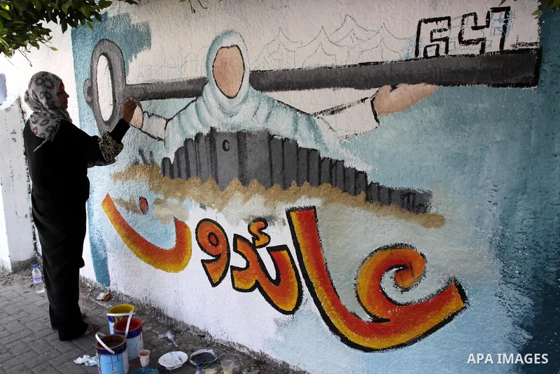 Palestinian artists paint murals marking Nakba in Gaza City May 15, 2012. Palestinians mark Nakba, or catastrophe, of Israel's founding in a 1948 war, when hundreds of thousands of their brethren fled or were forced to l...