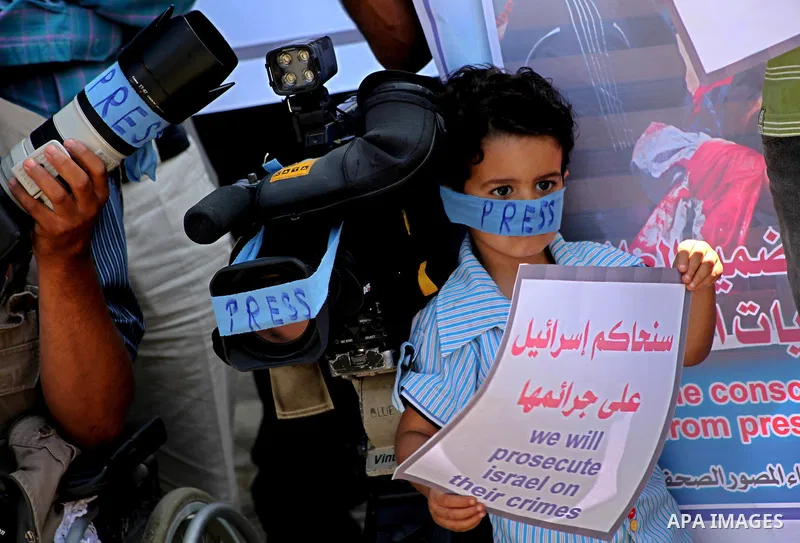 A Palestinian child take parts in a protest in support with the photographer, Mohammed Osman, in front of UNRWA headquarters in Gaza city on May 16, 2012. Photo by Ashraf Amra