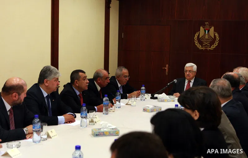 Palestinian President Mahmoud Abbas (Abu Mazen) meets with members of the new cabinet, in the West Bank City of Ramallah, on 16 May 2012. Photo by Thaer Ganaim