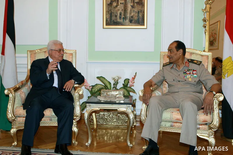 Palestinian President, Mahmoud Abbas (Abu Mazen) meets with Mosheer Al Tantawi, in Cairo on May 19 201. Photo by Thaer Ganaim