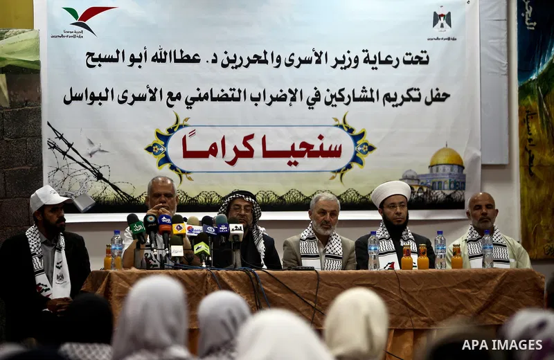 Palestinian and Arab officials, during ceremony honoring participants in the hunger strike with Palestinian prisoners in Israeli jails in Gaza city on 21 May, 2012. Photo by Ali Jadallah