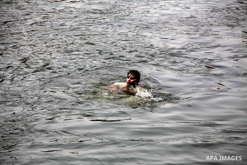 Egyptians enjoy swimming in the Nile River in Cairo, Egypt, May 22, 2012, one day before the country's landmark presidential elections. Photo by Ashraf Amra
