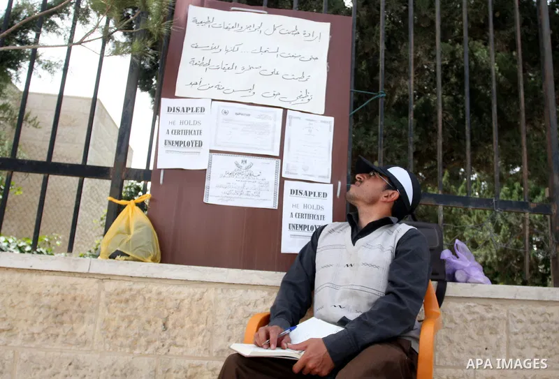 Palestinian Mahmoud Abu Joaed, holds firmly to the physically disabled 24 days in front of the Council of Ministers Palestinian in the West Bank city of Ramallah May 22, 2012. Tariq calls for the provision of jobs to sup...