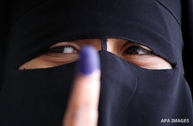 Egyptian woman shows her ink-marked finger after casting her ballot during the first round of Egypt's presidential elections, at a polling station in Cairo, Egypt, 23 May 2012. Egyptian voters, on 23 May, queued at polli...