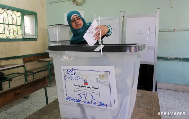 An Egyptian voter casts her ballots at one of the polling stations, on the first day of the presidential elections in Cairo, Egypt, 23 May 2012. Egyptian voters, on 23 May, queued at polling stations for the first Presid...