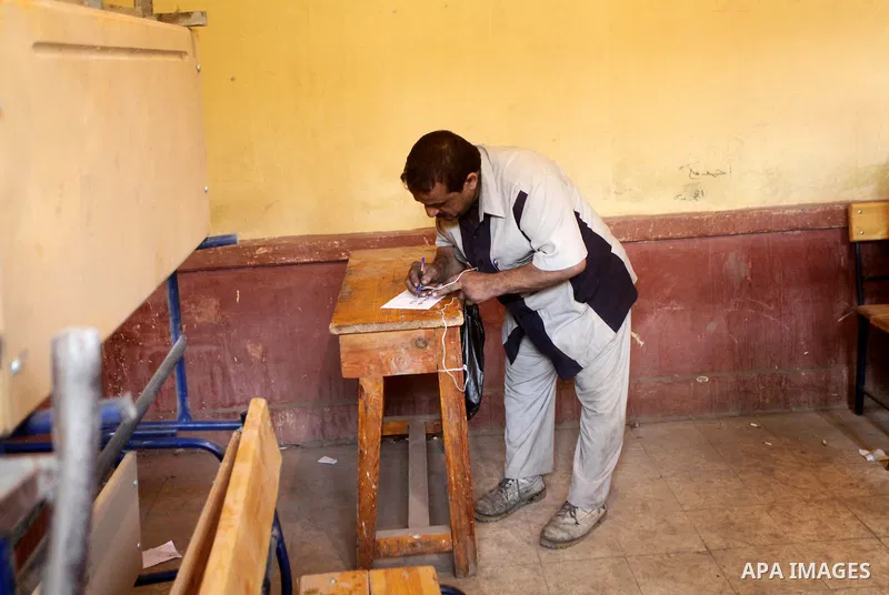 An Egyptian voter casts his ballots at one of the polling stations, on the first day of the presidential elections in Cairo, Egypt, 23 May 2012. Egyptian voters, on 23 May, queued at polling stations for the first Presid...