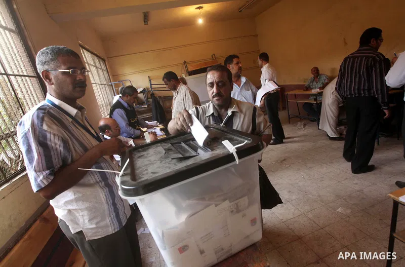 An Egyptian voter casts his ballots at one of the polling stations, on the first day of the presidential elections in Cairo, Egypt, 23 May 2012. Egyptian voters, on 23 May, queued at polling stations for the first Presid...