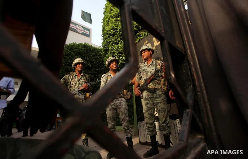 Egyptian security gards, stand in the front of one of the polling stations, on the first day of the presidential elections in Cairo, Egypt, 23 May 2012. Egyptian voters, on 23 May, queued at polling stations for the firs...