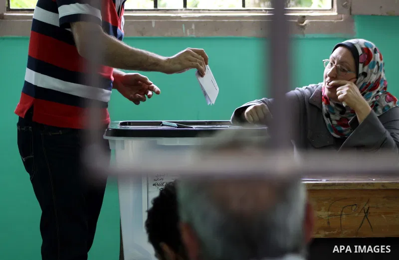 An Egyptian voter casts his ballots at one of the polling stations, on the first day of the presidential elections in Cairo, Egypt, 23 May 2012. Egyptian voters, on 23 May, queued at polling stations for the first Presid...