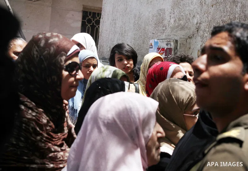 Egyptians wait to vote during second day of the first round of Egypt's presidential elections in Cairo, Egypt, 24 May 2012. Media reports quoting state-television and observers said that far less Egyptians turned out to...