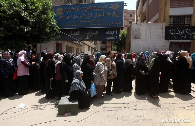 Egyptians wait to vote during second day of the first round of Egypt's presidential elections in Cairo, Egypt, 24 May 2012. Media reports quoting state-television and observers said that far less Egyptians turned out to...