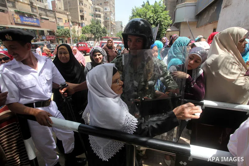 Egyptians wait to vote during second day of the first round of Egypt's presidential elections in Cairo, Egypt, 24 May 2012. Media reports quoting state-television and observers said that far less Egyptians turned out to...
