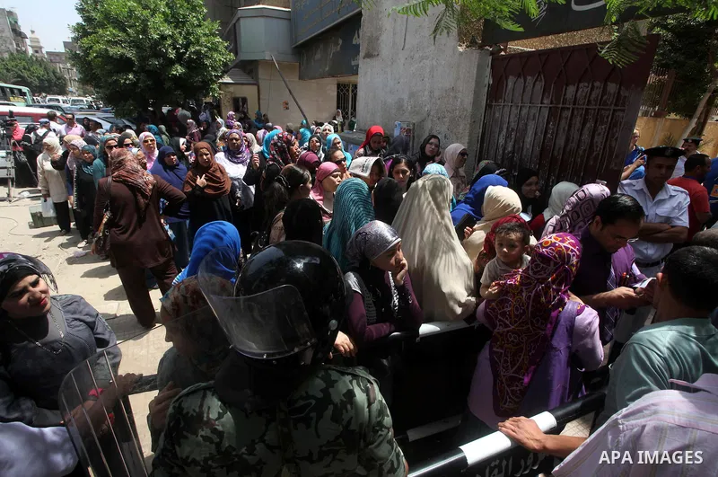 Egyptians wait to vote during second day of the first round of Egypt's presidential elections in Cairo, Egypt, 24 May 2012. Media reports quoting state-television and observers said that far less Egyptians turned out to...