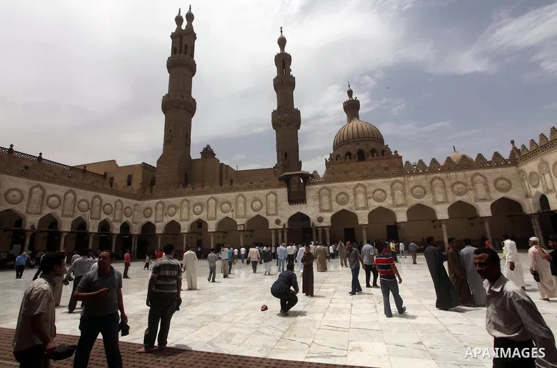 Egyptians attend friday prayers at Al Azhar Mosque in cairo city, 25 May 2012. Many residents and voters now wait in anticipation of the results. following the excitement of casting votes in Egypt's first legitimate demo...