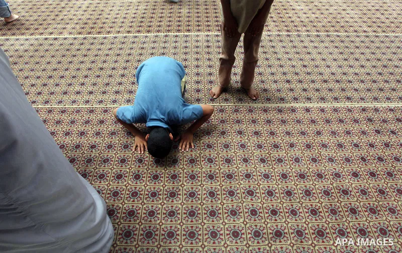 Egyptians attend friday prayers at Al Azhar Mosque in cairo city, 25 May 2012. Many residents and voters now wait in anticipation of the results. following the excitement of casting votes in Egypt's first legitimate demo...
