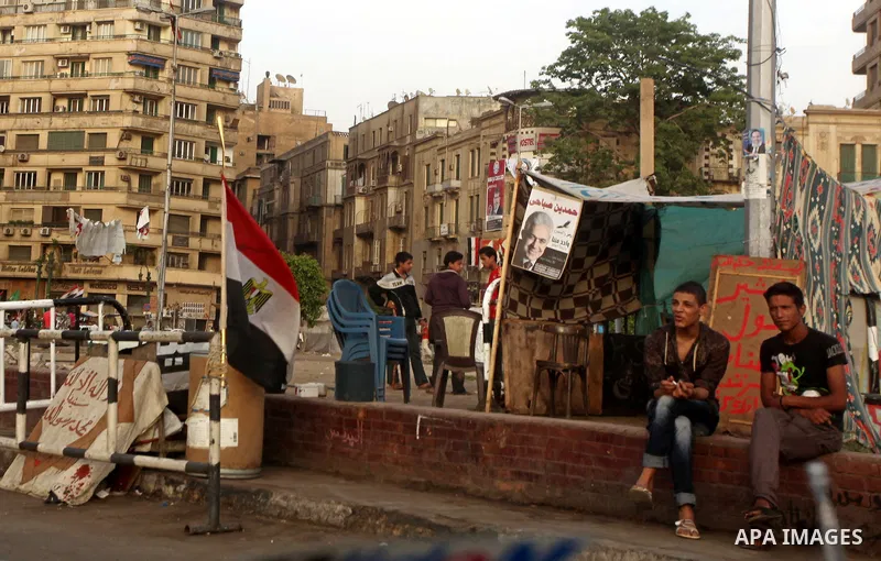 A vendor sells cigarettes at Tahrir Square in Cairo May 25, 2012. Photo by Ashraf Amra