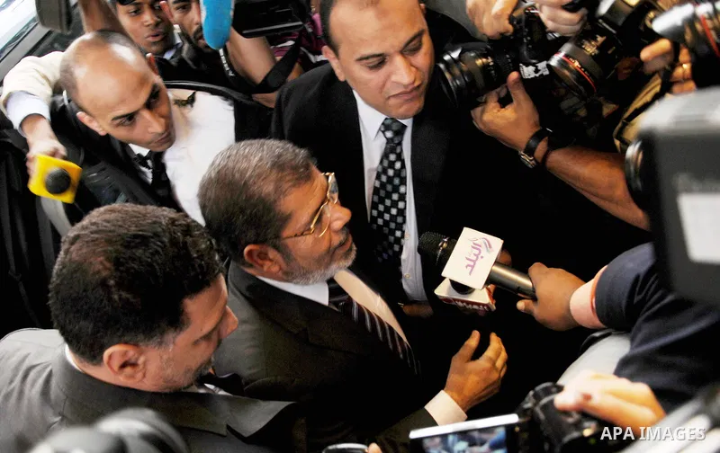 Egyptian Islamist presidential candidate Mohamed Mursi arrives to meet officials in Cairo May 26, 2012. The Muslim Brotherhood and a military man close to ousted leader Hosni Mubarak courted defeated first-round candidat...