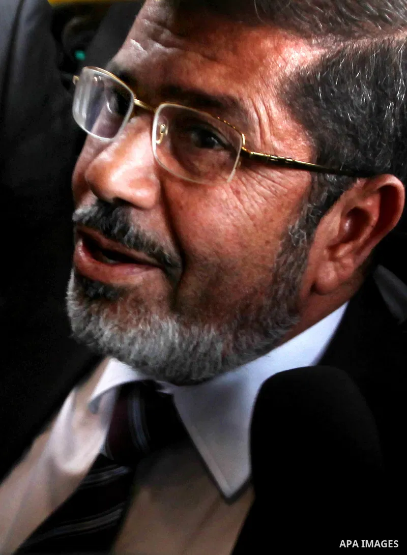 Egyptian Islamist presidential candidate Mohamed Mursi arrives to meet officials in Cairo May 26, 2012. The Muslim Brotherhood and a military man close to ousted leader Hosni Mubarak courted defeated first-round candidat...