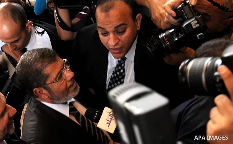 Egyptian Islamist presidential candidate Mohamed Mursi arrives to meet officials in Cairo May 26, 2012. The Muslim Brotherhood and a military man close to ousted leader Hosni Mubarak courted defeated first-round candidat...