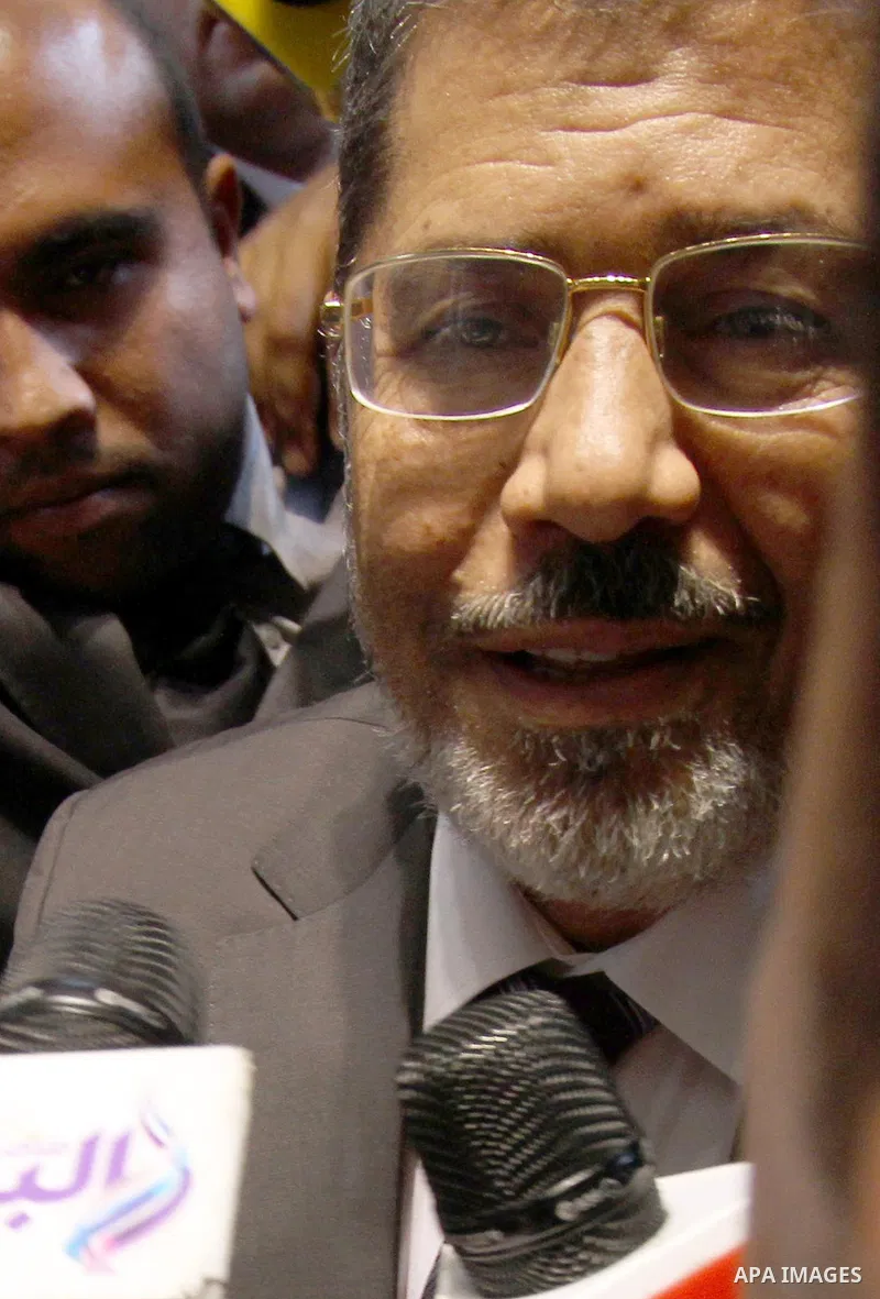 Egyptian Islamist presidential candidate Mohamed Mursi arrives to meet officials in Cairo May 26, 2012. The Muslim Brotherhood and a military man close to ousted leader Hosni Mubarak courted defeated first-round candidat...