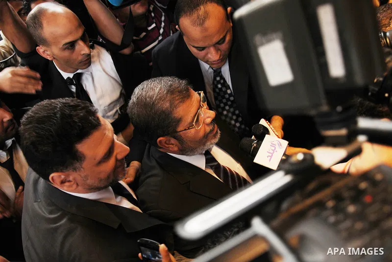 Egyptian Islamist presidential candidate Mohamed Mursi arrives to meet officials in Cairo May 26, 2012. The Muslim Brotherhood and a military man close to ousted leader Hosni Mubarak courted defeated first-round candidat...