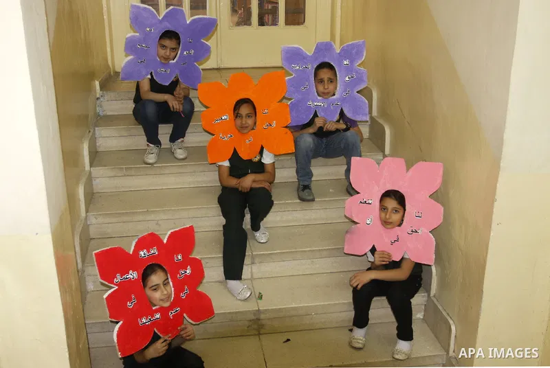 Palestinians participate in the opening gallery Palestinian educational means in the Mashtal college in the West Bank city of Nablus, May 28, 2012. Photo by Wagdi Eshtayah.