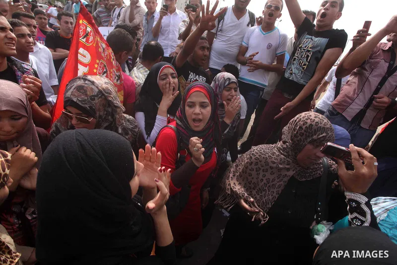 Egyptian protesters attend a demonstration, against presidential candidate Ahmed Shafiq at Tahrir Square in Cairo May 29, 2012. According to full official results released Monday by the election commission. Commission ch...