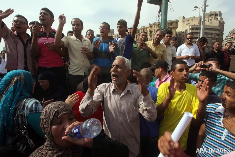 Egyptian protesters attend a demonstration, against presidential candidate Ahmed Shafiq at Tahrir Square in Cairo May 29, 2012. According to full official results released Monday by the election commission. Commission ch...