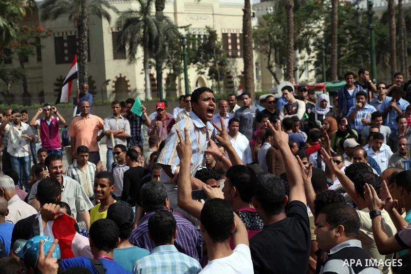 Egyptian protesters attend a demonstration, against presidential candidate Ahmed Shafiq at Tahrir Square in Cairo May 29, 2012. According to full official results released Monday by the election commission. Commission ch...