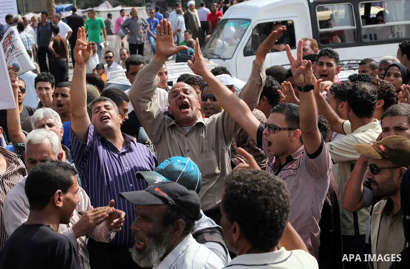 Egyptian protesters attend a demonstration, against presidential candidate Ahmed Shafiq at Tahrir Square in Cairo May 29, 2012. According to full official results released Monday by the election commission. Commission ch...