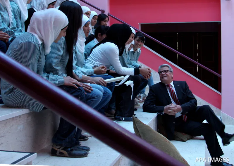 German Federal President Joachim Gauck, talks to students at a girls school in Nablus, Palestinian Territories, 31 May 2012. The German head of state visits Israel and the Palestinian Territories on a state visit. Photo...