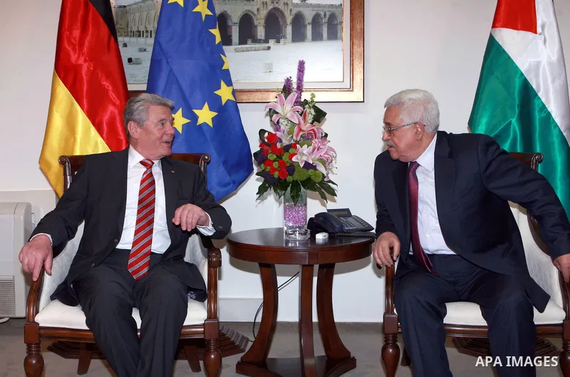 Palestinian President Mahmoud Abbas (Abu Mazen) meets with German President Joachim Gauck ,in the West Bank City of Ramallah, on May 31, 2012. Photo by Thaer Ganaim
