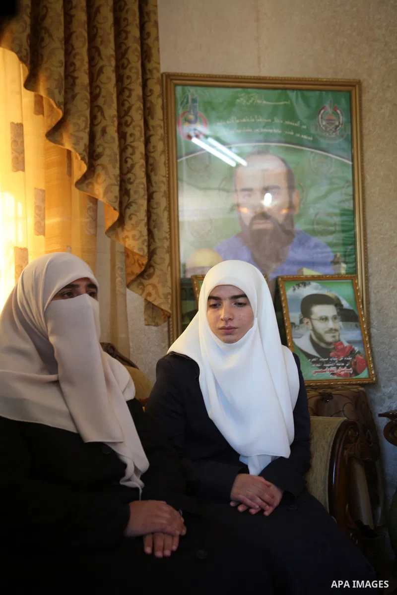Palestinians congratulate Abd Allah Qawasmi's family, a Palestinian militant killed in attacks against Israel after Israel handed over his remains, in the West Bank city of Hebron on May 31, 2012. Photo by Mamoun Wazwaz