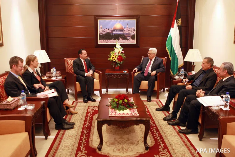 Palestinian President Mahmoud Abbas (Abu mazen) meets with American Consul in the West Bank city of Ramallah, on May 31, 2012. Photo by Thaer Ganaim