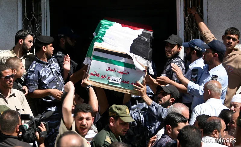 Palestinians carry a flag-covered coffin containing the remains of a Palestinian militant at a hospital in Gaza City May 31, 2012. The remains of 91 Palestinian militants whose attacks killed hundreds of Israelis were re...