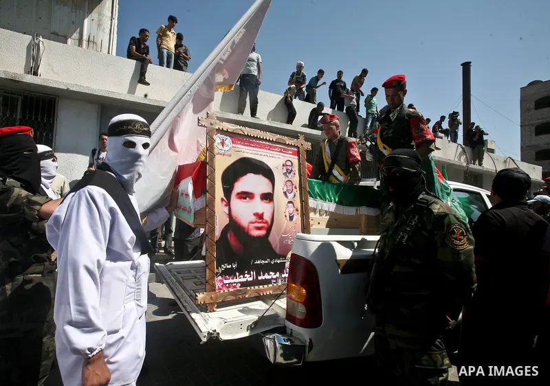 Palestinians carry a flag-covered coffin containing the remains of a Palestinian militant at a hospital in Gaza City May 31, 2012. The remains of 91 Palestinian militants whose attacks killed hundreds of Israelis were re...