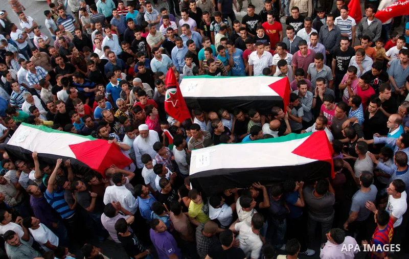 Palestinians carry a flag-drapped coffin in the West Bank town of Nablus, 31 May 2012, with the remains of some of the 90 Palestinian militants Israel handed over to the Palestinian Authority, stating it hoped the 'goodw...