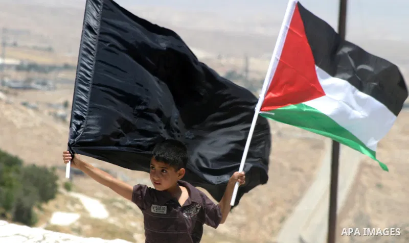 Palestinians hold national flag and shout slogans during a protest against continuing of 'Judaization of Jerusalem' by Jewish settlers and confiscating Palestinian lands at Al Tur and Damascus gate after Friday prayer in...