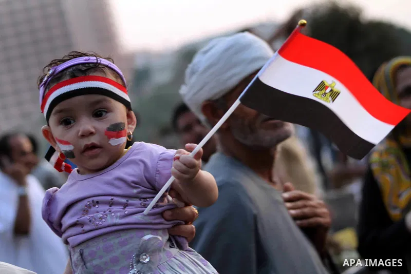 An Egyptian child draws national flag on face during a demonstration against Egyptian presidential candidate Ahmed Shafiq in Tahrir Square decrying the result of the first round of voting in the Egyptian presidential ele...