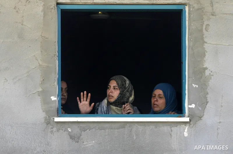 Relatives of Palestinian gunman Ahmed Nassir mourn during his funeral in Khan Younis in the southern Gaza Strip June 2, 2012. A Palestinian gunman, Ahmed Nassir, broke into Israel on Friday and killed a soldier before be...